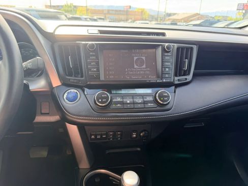 Used 2018 Toyota RAV4 Limited AWD/4WD image 32