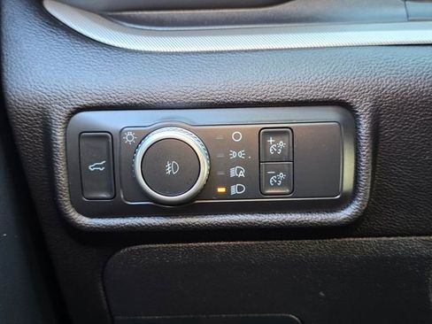 Used 2022 Ford Explorer XLT image 38