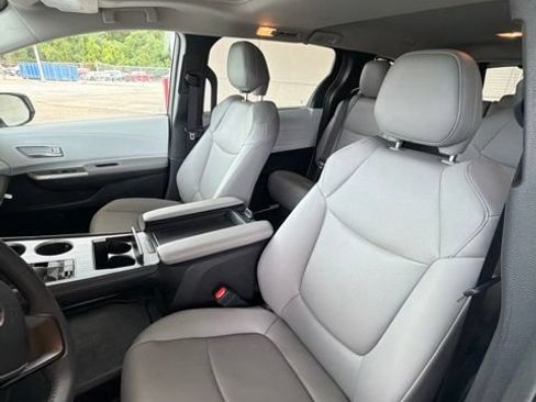 Used 2026 Toyota Sienna XLE AWD/4WD image 20