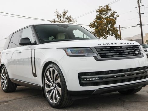 New 2025 Land Rover Range Rover SE image 3