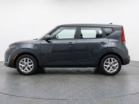 Used 2025 Kia Soul LX w/ LX Technology Package FWD image 5