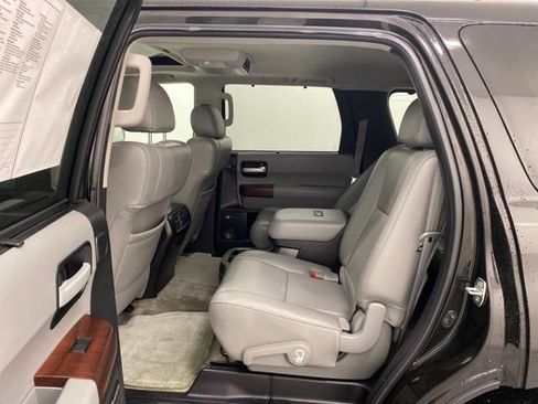 Used 2011 Toyota Sequoia Platinum image 27