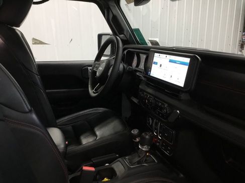 Used 2024 Jeep Wrangler Rubicon image 42