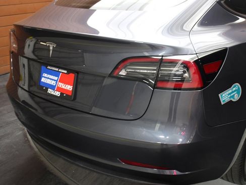 Used 2023 Tesla Model 3 Standard Range image 3