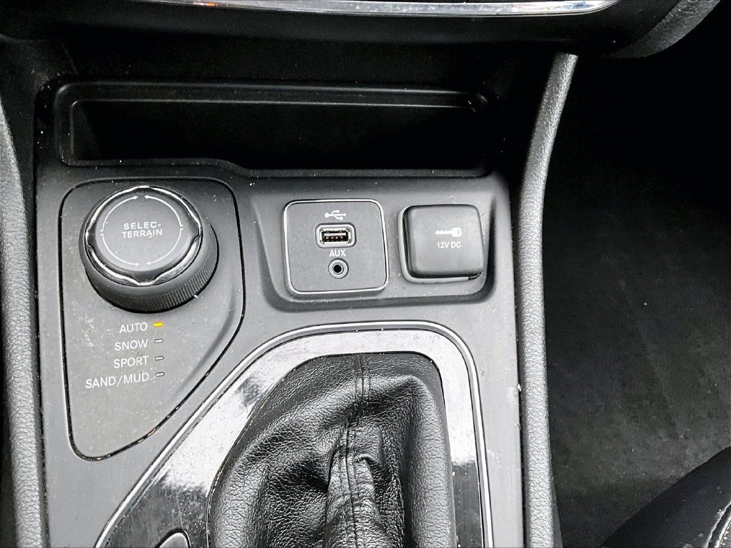 Used 2019 Jeep Cherokee Limited AWD/4WD image 20