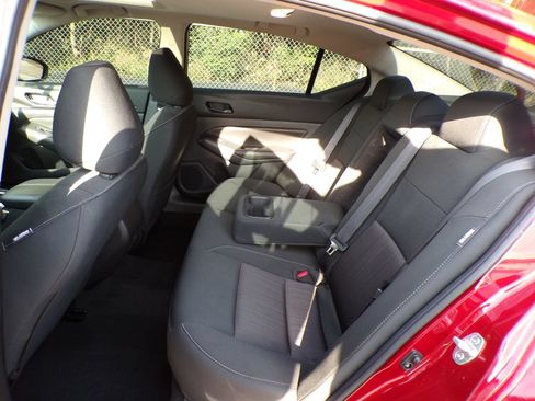 Used 2024 Nissan Altima 2.5 SV w/ SV Premium Package FWD image 18