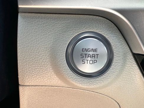 Used 2024 Kia Telluride EX w/ EX Captain's Chair Package image 28