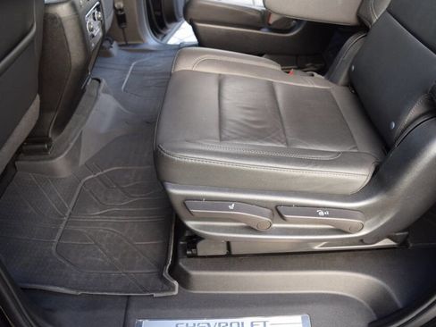 Used 2023 Chevrolet Suburban LT image 42