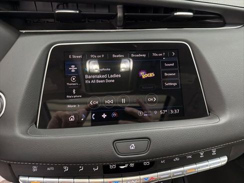 Certified 2023 Cadillac XT4 Luxury w/ Cold Weather Package image 10