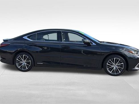 Used 2022 Lexus ES 300h w/ Premium Package image 8