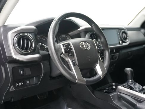 Used 2022 Toyota Tacoma SR5 image 9