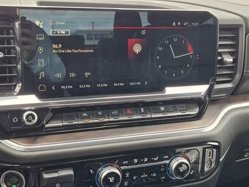 Used 2025 GMC Sierra 1500 SLT image 18