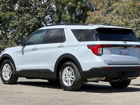 Used 2026 Ford Explorer Active RWD image 6