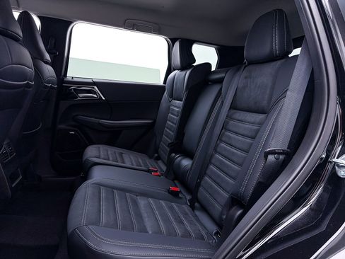 New 2026 Mitsubishi Outlander SE image 24