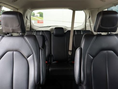 Used 2023 Chrysler Pacifica Touring-L FWD image 29