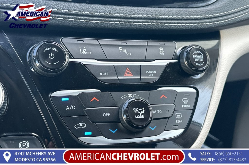 Used 2023 Chrysler Pacifica Touring-L FWD image 29