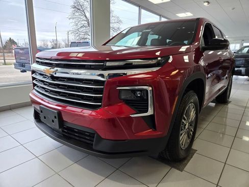 New 2026 Chevrolet Traverse LT image 3