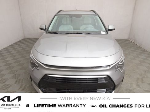 New 2025 Kia Niro EX Touring image 2