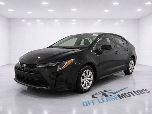 Used 2026 Toyota Corolla LE FWD image 1
