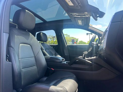 Used 2019 Porsche Cayenne AWD/4WD image 14