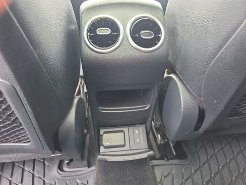 Used 2023 Mercedes-Benz EQB 300 4MATIC image 22