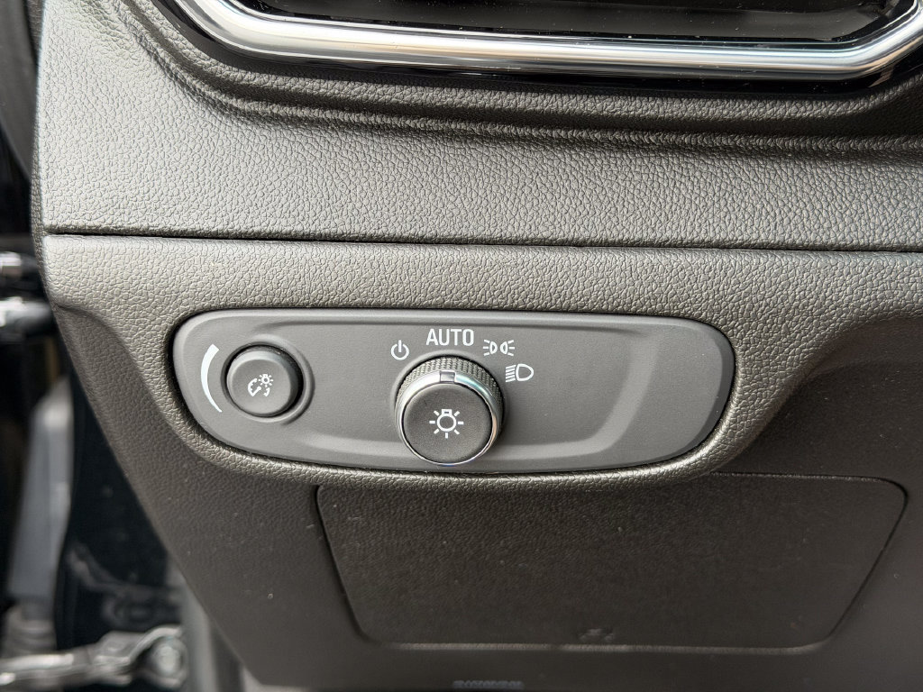 Used 2023 Chevrolet Bolt LT w/ Infotainment Package FWD image 35