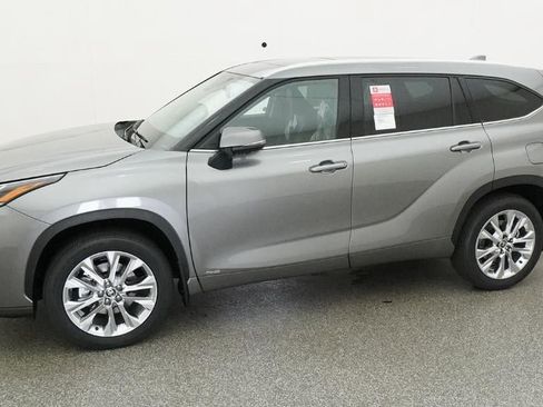 New 2026 Toyota Highlander Limited AWD/4WD image 2