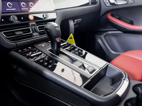 New 2026 Porsche Macan AWD/4WD image 22
