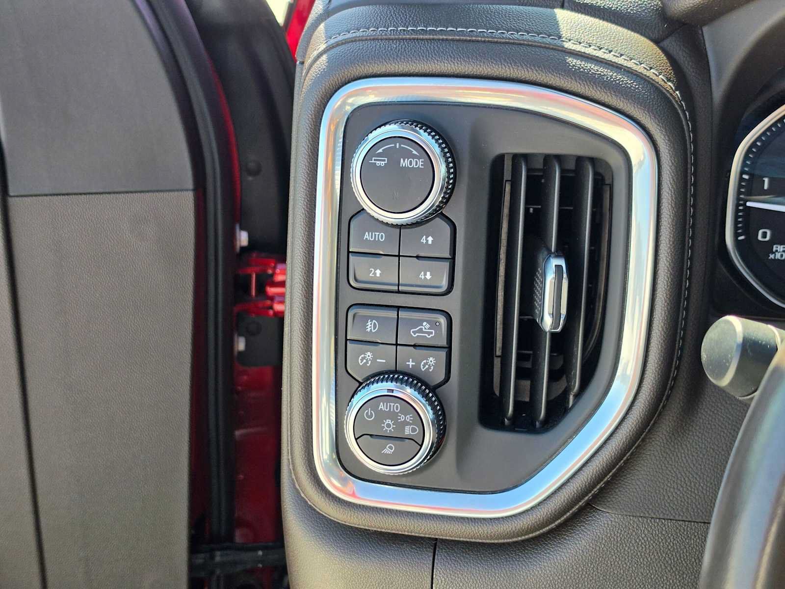 Used 2022 GMC Sierra 2500 SLT w/ SLT Premium Package AWD/4WD image 28