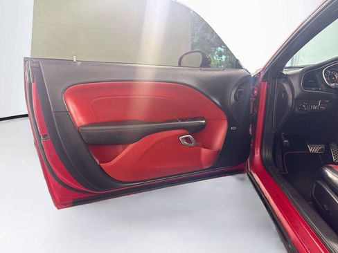 Used 2015 Dodge Challenger R/T Scat Pack w/ Leather Interior Group RWD image 9