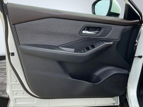 Certified 2023 Nissan Rogue SV image 29