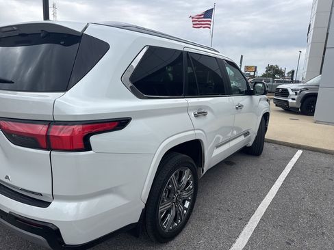 Used 2025 Toyota Sequoia Capstone image 4