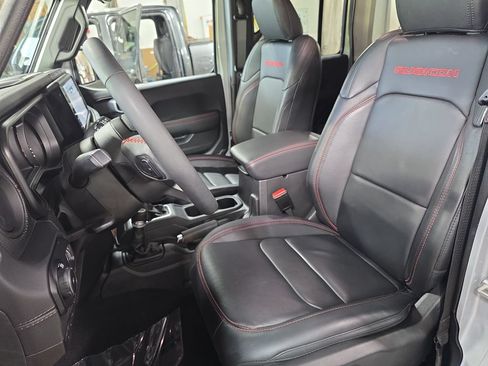 Used 2024 Jeep Wrangler Unlimited Rubicon w/ Convenience Group AWD/4WD image 14