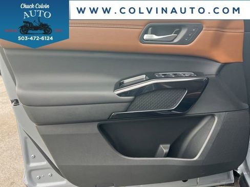 New 2026 Nissan Pathfinder Platinum image 12