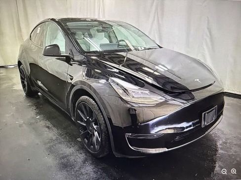 Used 2023 Tesla Model Y Long Range AWD/4WD image 1