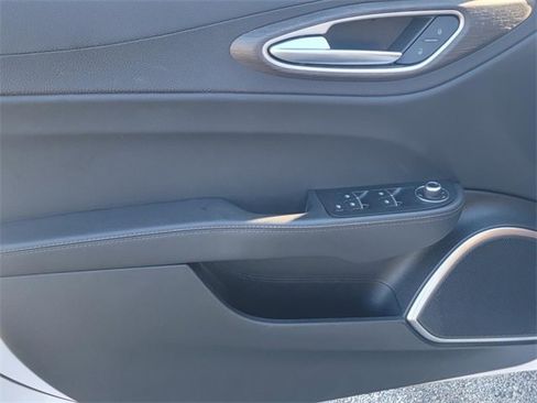 Used 2022 Alfa Romeo Giulia Ti image 9
