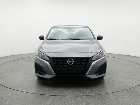 Used 2025 Nissan Altima 2.5 SV image 2