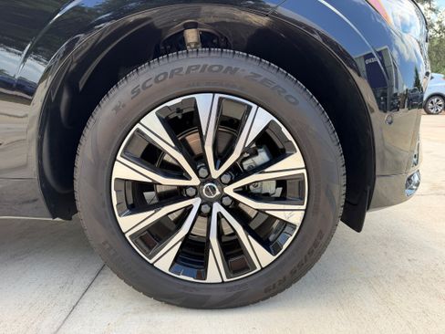 Certified 2025 Volvo XC60 B5 Plus AWD/4WD image 9