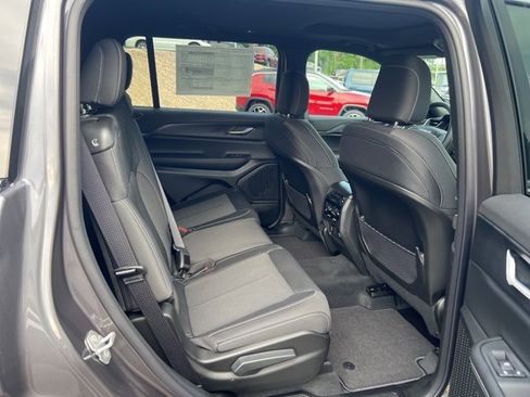 New 2025 Jeep Grand Cherokee L Laredo w/ Luxury Tech Group I image 15