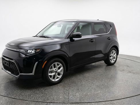 Used 2025 Kia Soul LX w/ LX Technology Package FWD image 3