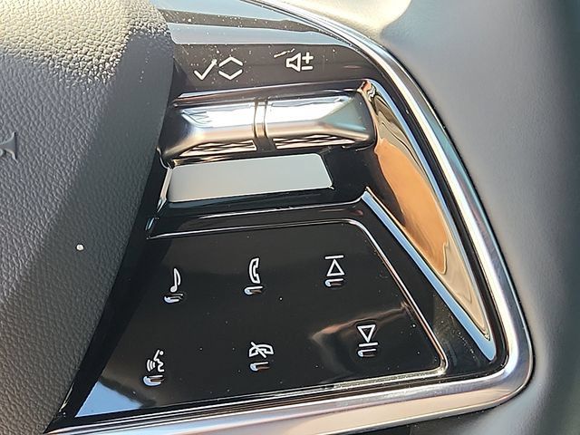 Certified 2025 Cadillac Optiq Luxury 2 AWD/4WD image 22