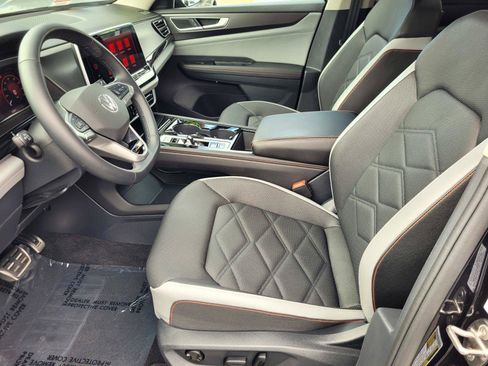 Certified 2025 Volkswagen Atlas Peak Edition SE AWD/4WD image 20