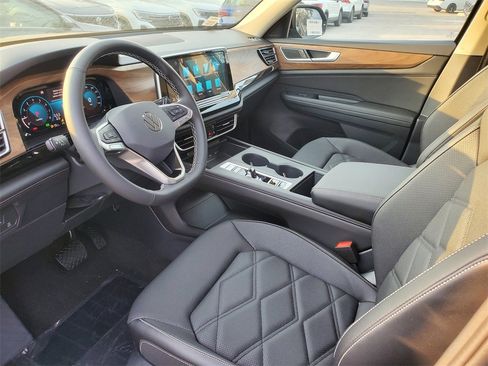 New 2026 Volkswagen Atlas SE image 7