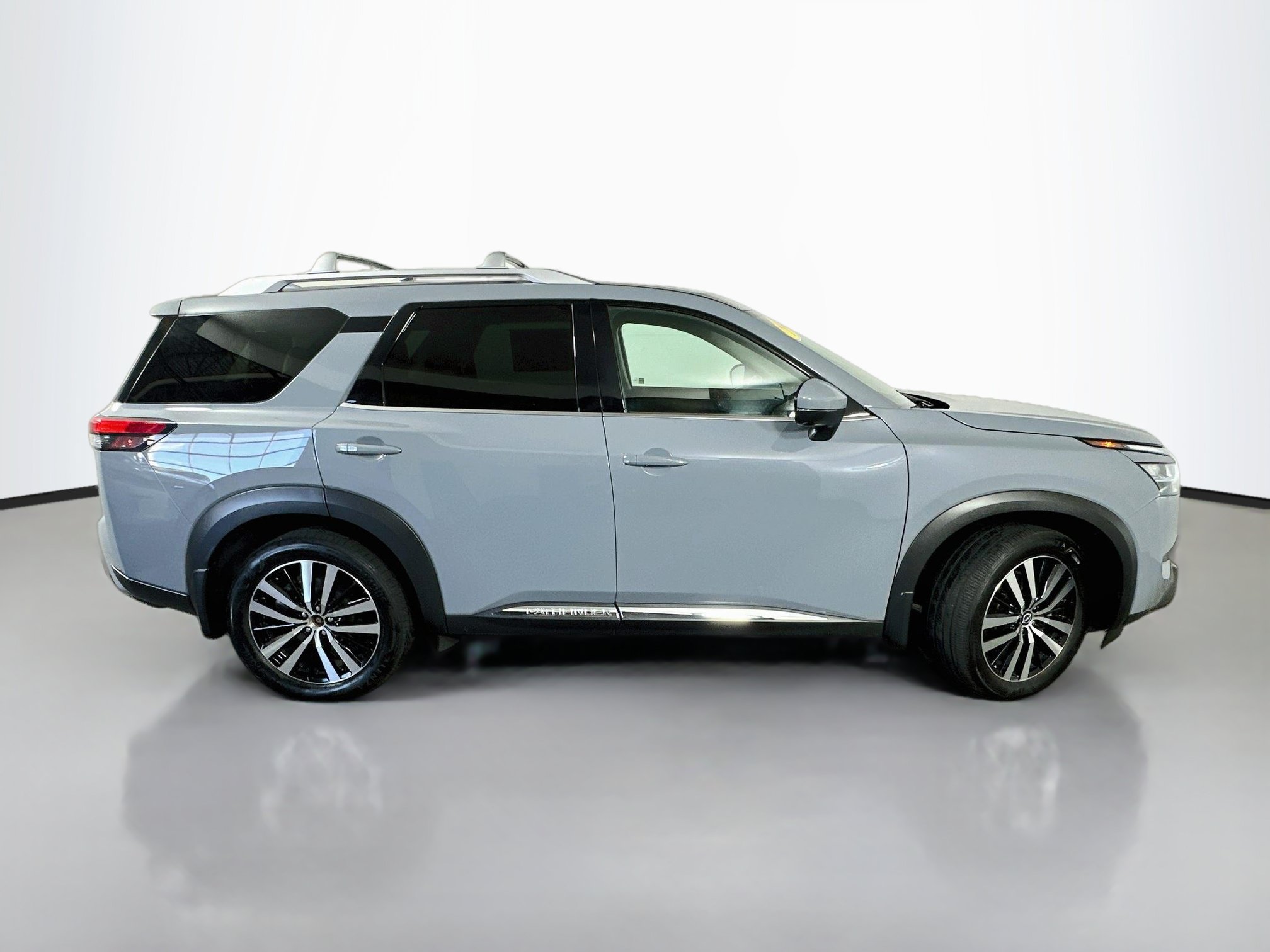 Used 2023 Nissan Pathfinder Platinum AWD/4WD image 8