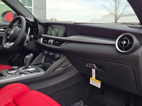 New 2025 Alfa Romeo Stelvio Sprint image 7