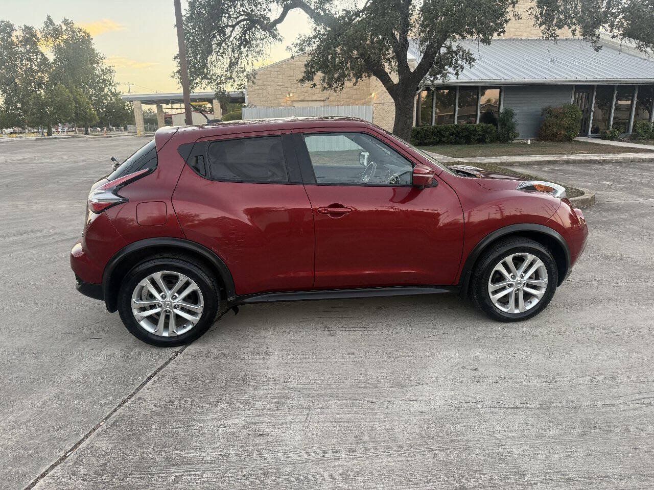 Used 2016 Nissan Juke SL FWD image 8