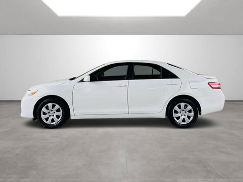 Used 2011 Toyota Camry LE FWD image 2