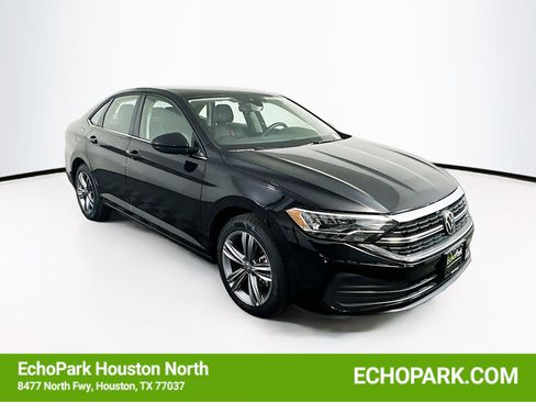 Used 2024 Volkswagen Jetta SE image 1