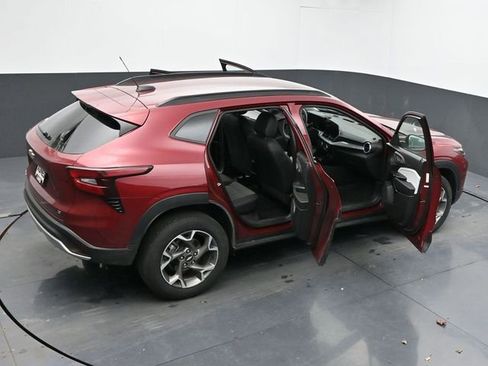 Used 2025 Chevrolet Trax LT image 66