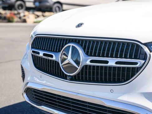 Certified 2025 Mercedes-Benz GLC 300 4MATIC image 4
